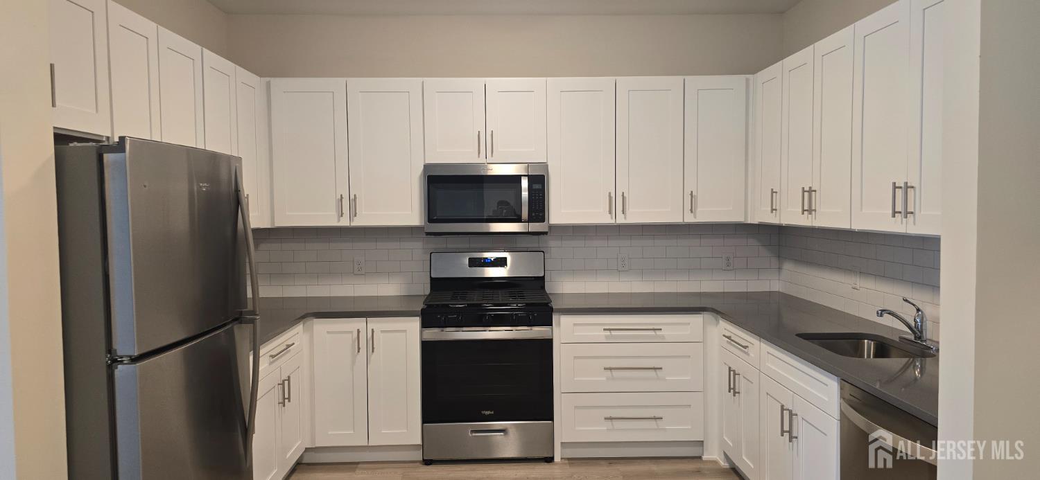 211 Henderson Road, Unit 1302 Monmouth Junction, NJ 08852 - Photo 18 of 27