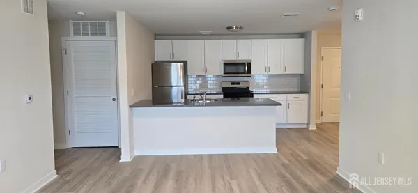 $1,850 | 211 Henderson Road, Unit 1302, Monmouth Junction, NJ 08852