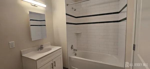 $1,850 | 211 Henderson Road, Unit 1302, Monmouth Junction, NJ 08852