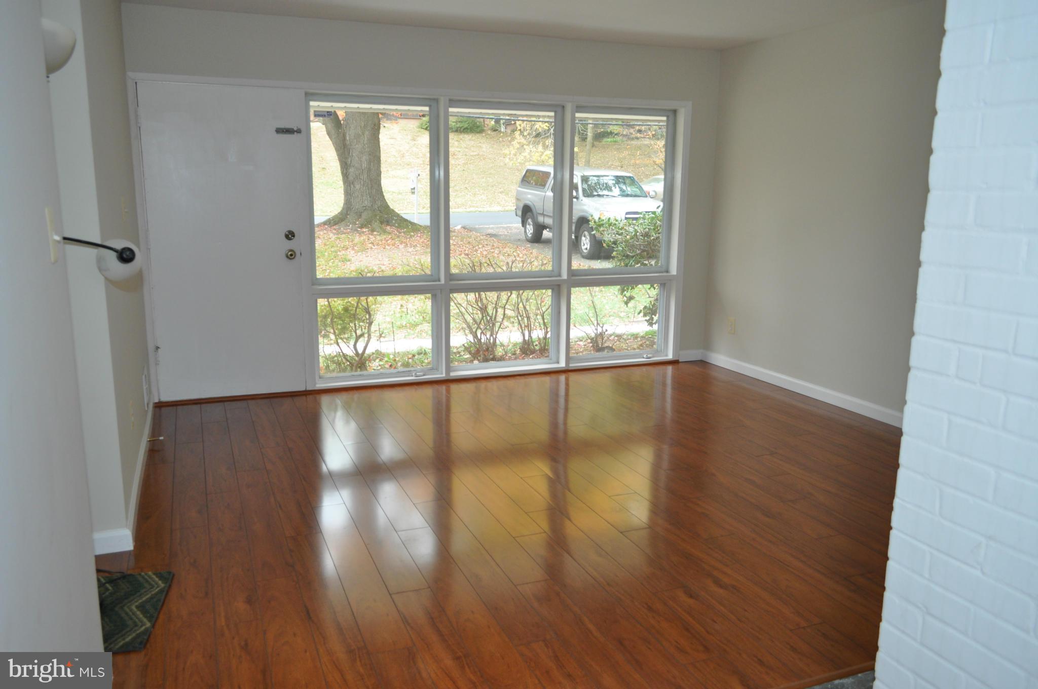 6321 Hanover Avenue Springfield, VA 22150 - Photo 3 of 19 Living Room