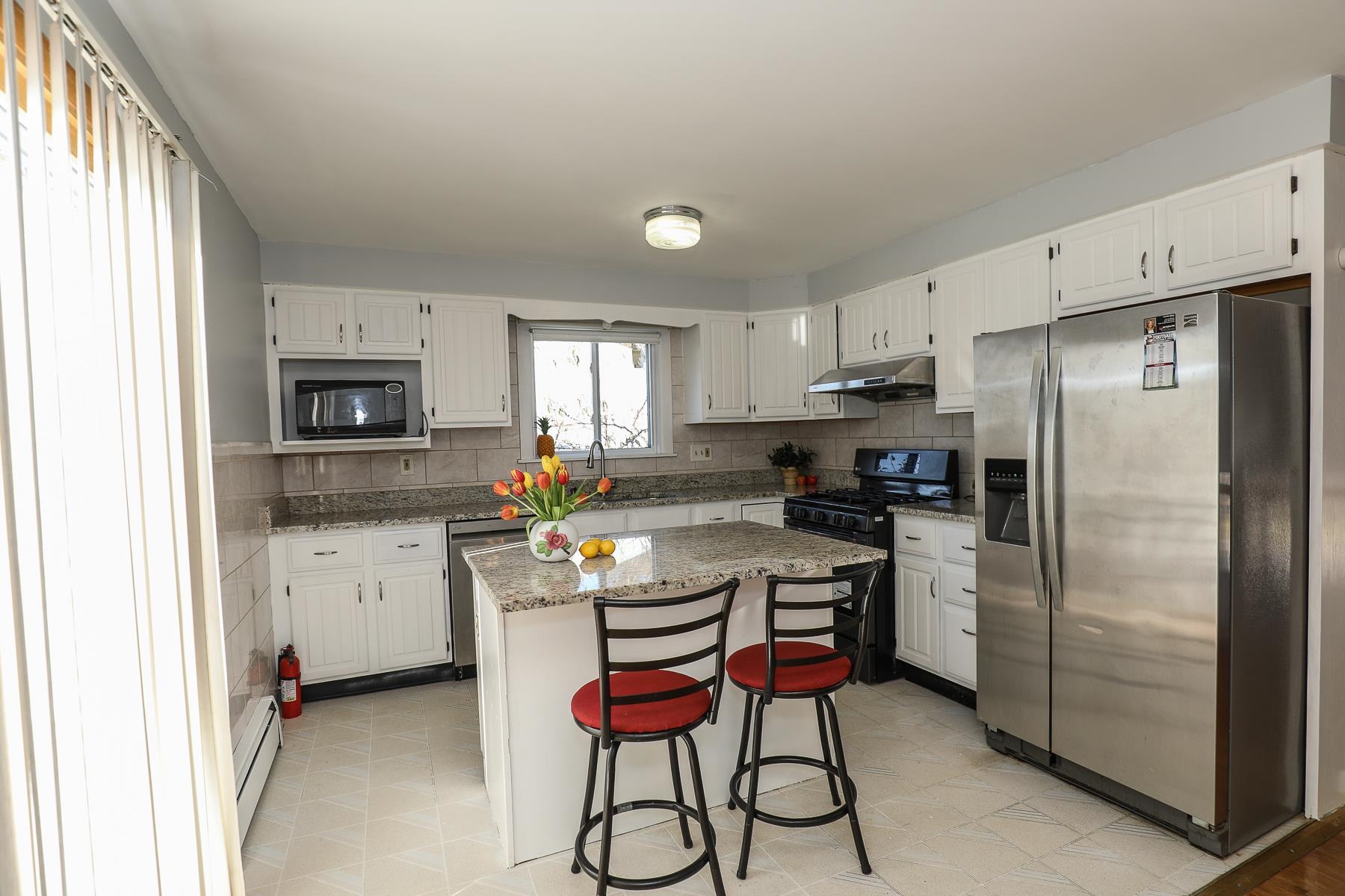 603 Weston Road Manchester, NH 03103 - Photo 5 of 40