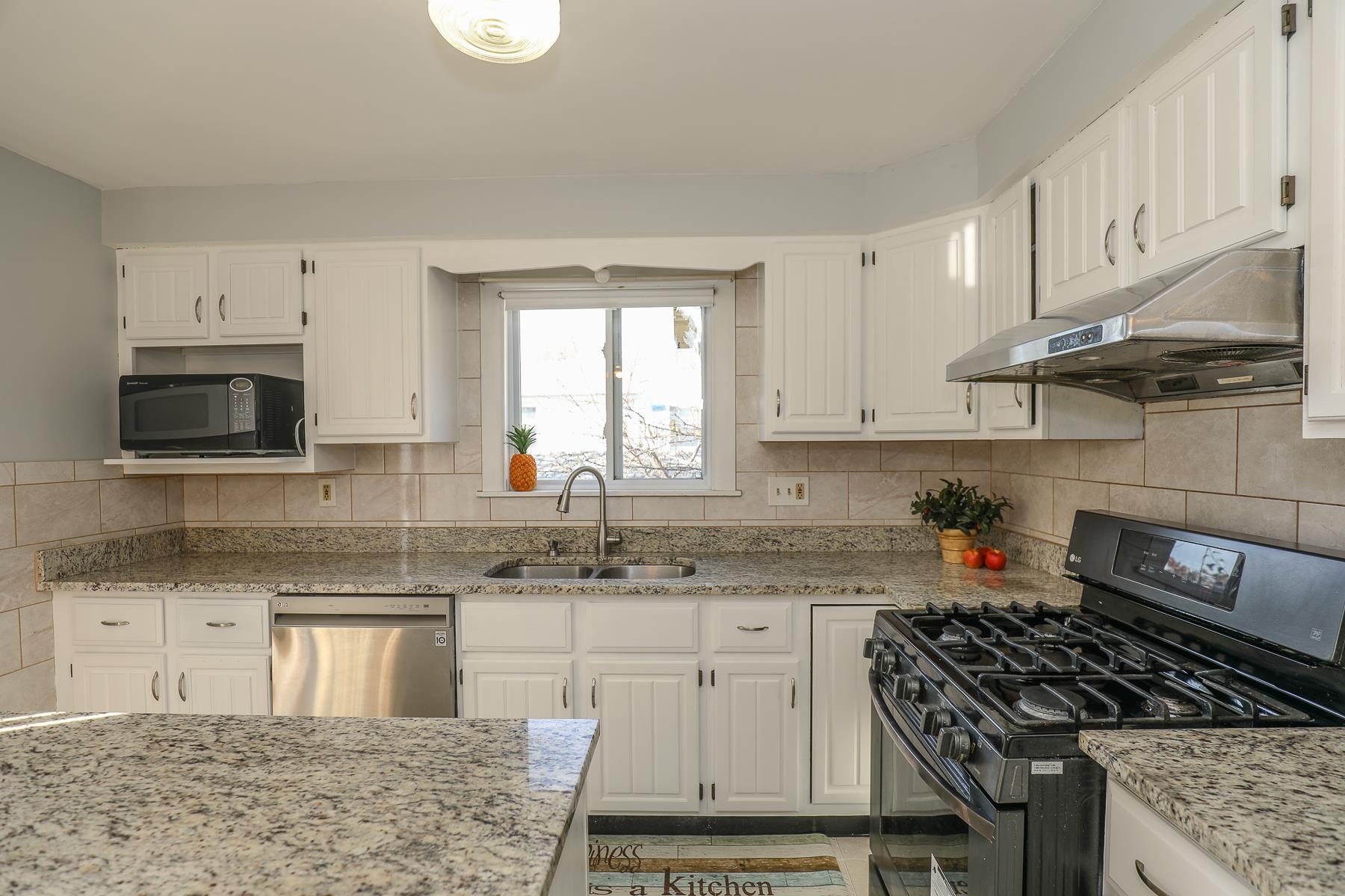 603 Weston Road Manchester, NH 03103 - Photo 6 of 40
