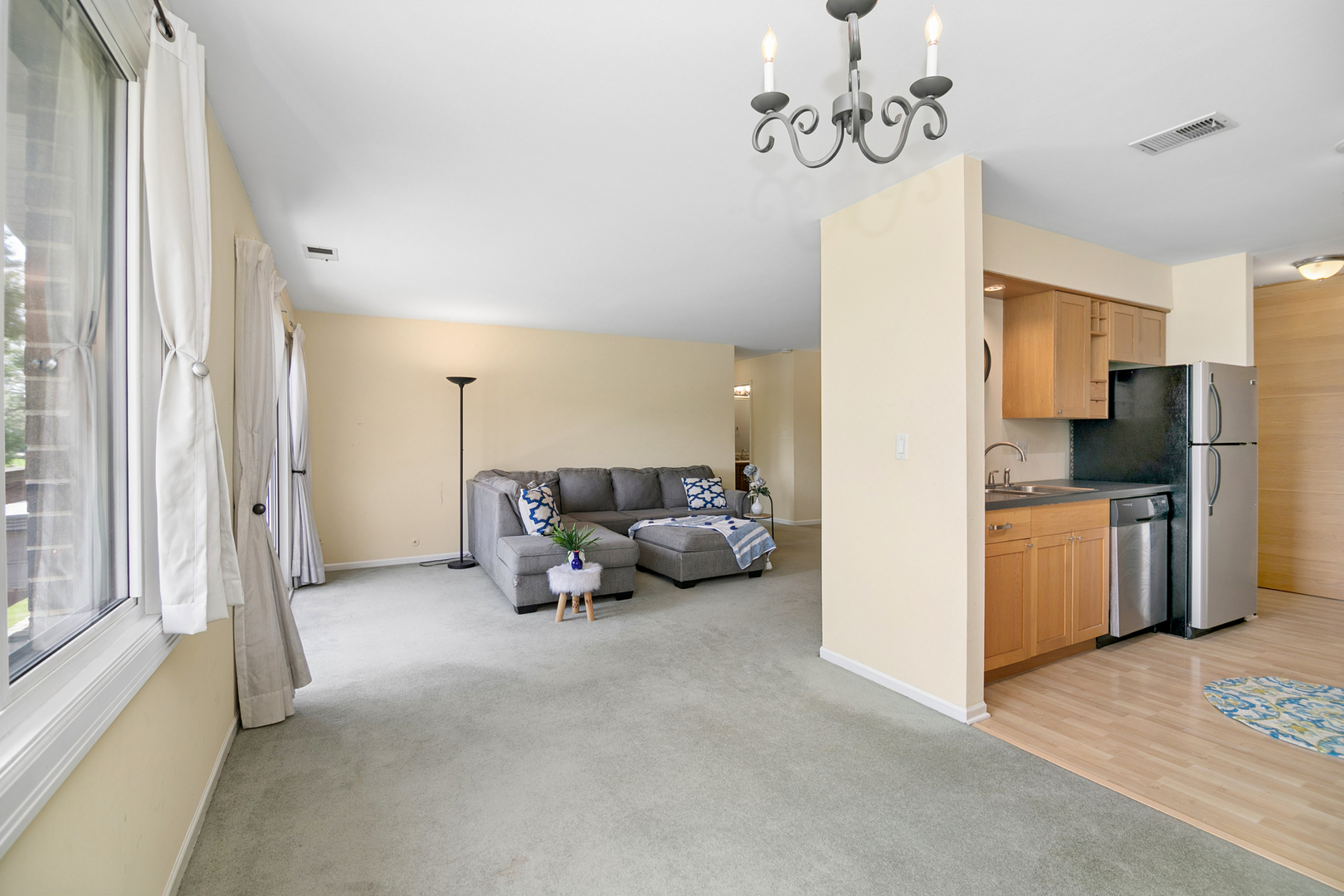 462 Raintree Drive, Unit 2A Glen Ellyn, IL 60137 - Photo 7 of 28 Gallery Image 7