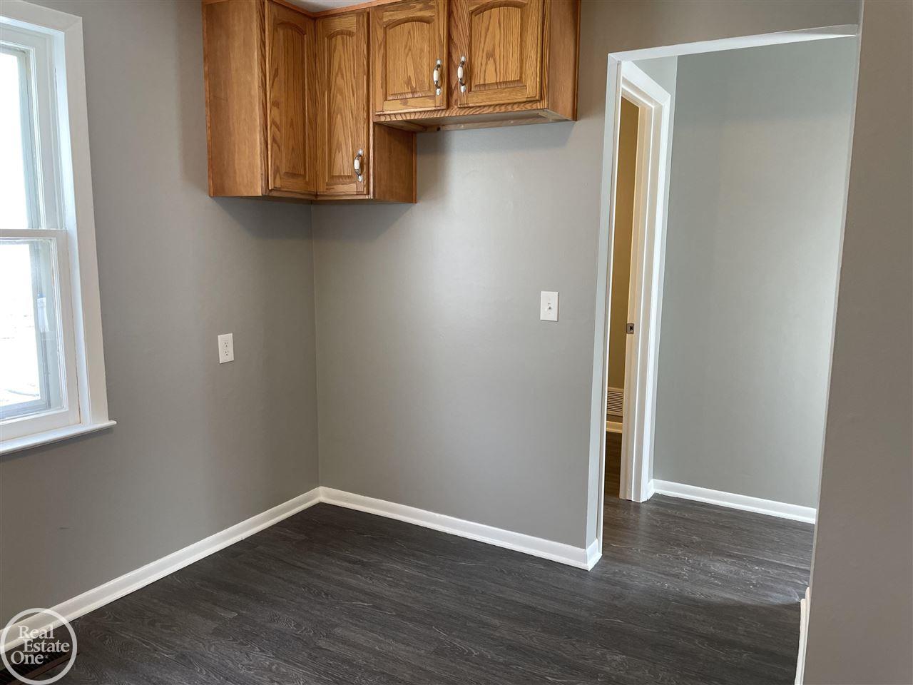 8144 Harding Street Center Line, MI 48015 - Photo 13 of 56 50065165-12.JPG