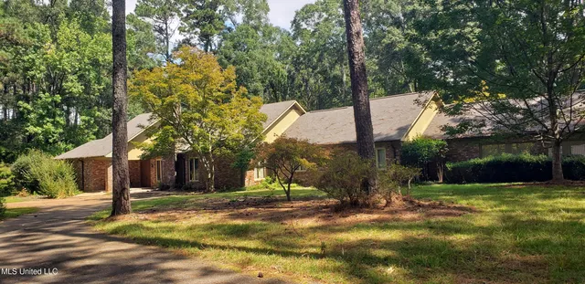 $399,500 | 1075 Hawthorne Drive, McComb, MS 39648
