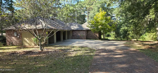 $399,500 | 1075 Hawthorne Drive, McComb, MS 39648