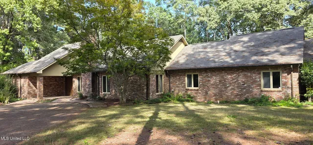 $399,500 | 1075 Hawthorne Drive, McComb, MS 39648