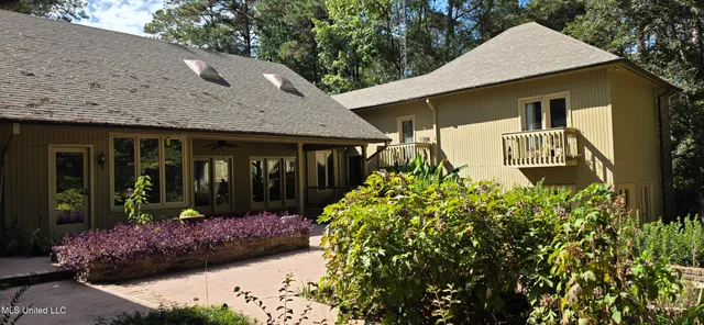 $399,500 | 1075 Hawthorne Drive, McComb, MS 39648