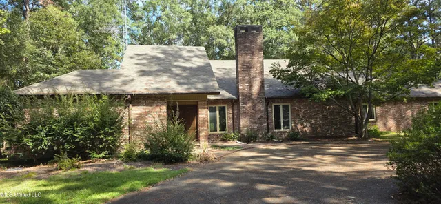 $399,500 | 1075 Hawthorne Drive, McComb, MS 39648