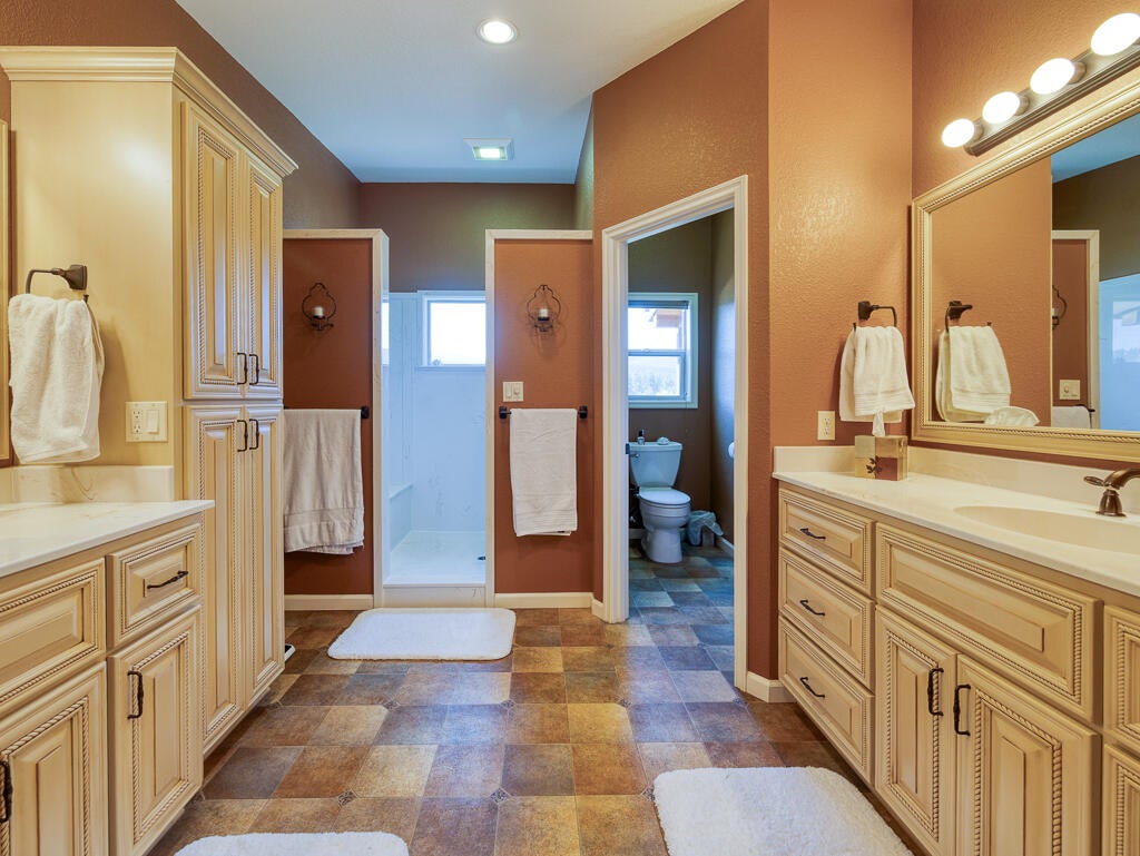 15512 Riveredge Road Klamath Falls, OR 97601 - Photo 17 of 37 15512 River Edge-19