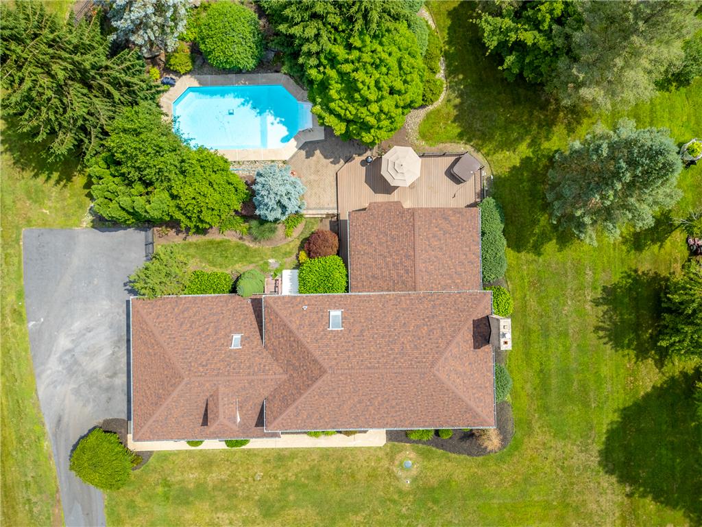 5642 Limeport Road Emmaus, PA 18049 - Photo 7 of 75