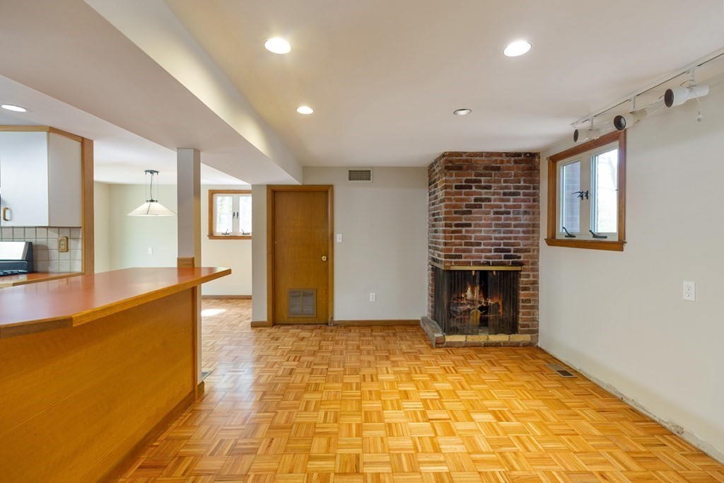 6 Aqueduct Road Wayland, MA 01778 - Photo 11 of 42 Gallery Image 11