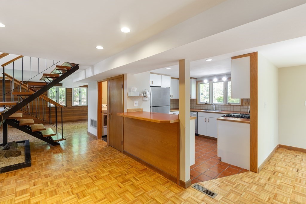 6 Aqueduct Road Wayland, MA 01778 - Photo 2 of 42 Gallery Image 2
