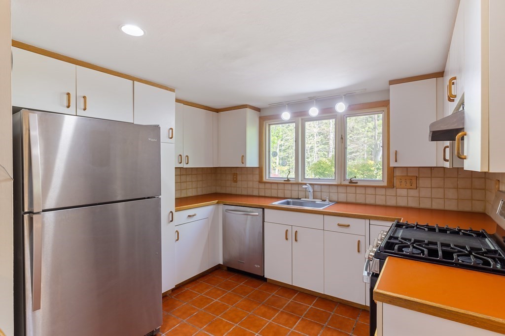 6 Aqueduct Road Wayland, MA 01778 - Photo 3 of 42 Gallery Image 3