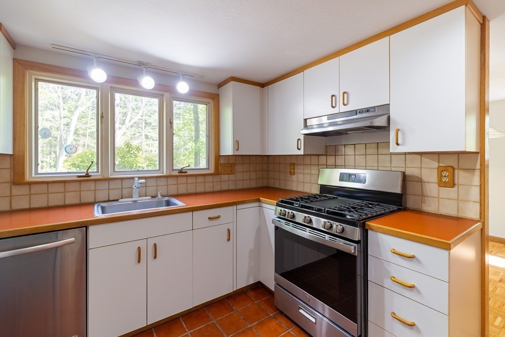 6 Aqueduct Road Wayland, MA 01778 - Photo 5 of 42 Gallery Image 5