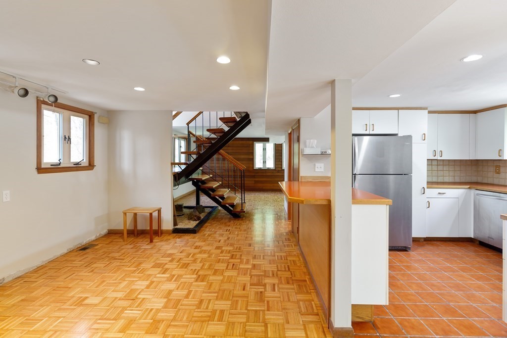 6 Aqueduct Road Wayland, MA 01778 - Photo 8 of 42 Gallery Image 8