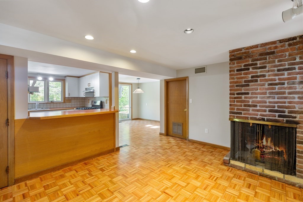 6 Aqueduct Road Wayland, MA 01778 - Photo 10 of 42 Gallery Image 10