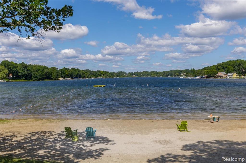 1155 Seabury Drive Lake Orion, MI 48362 - Photo 35 of 41