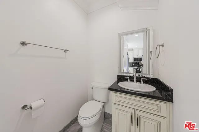 $6,295 | 2017 South Centinela Avenue, Unit B, Santa Monica, CA 90404