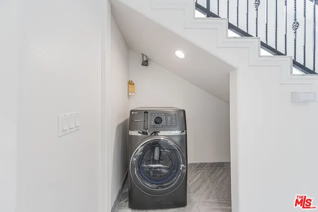 $6,295 | 2017 South Centinela Avenue, Unit B, Santa Monica, CA 90404