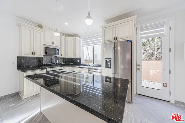 $6,295 | 2017 South Centinela Avenue, Unit B, Santa Monica, CA 90404