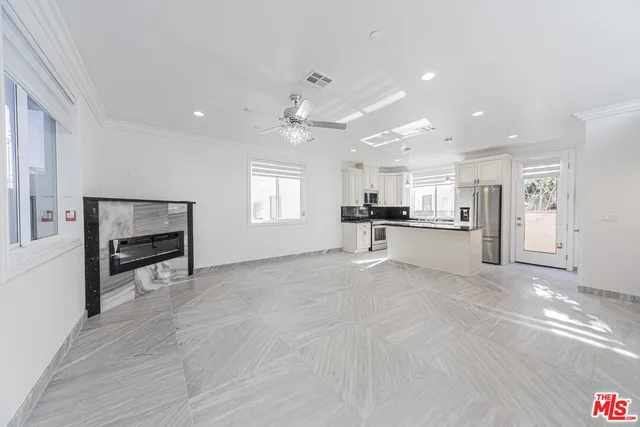 $6,295 | 2017 South Centinela Avenue, Unit B, Santa Monica, CA 90404