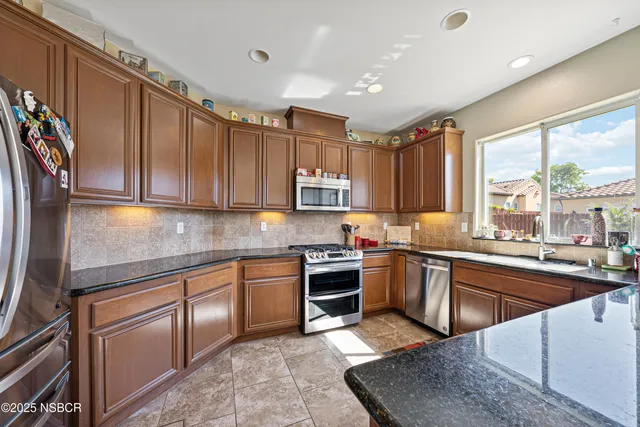 a view of a livingroom with furniture