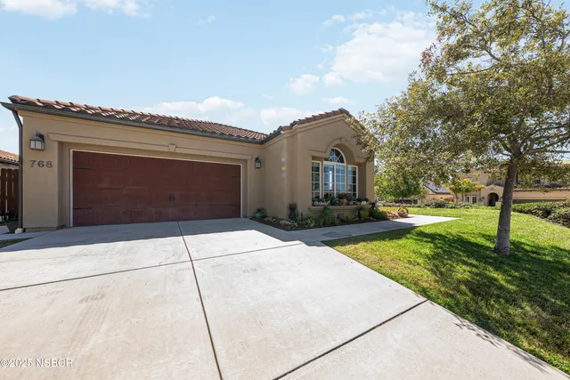 a front view of house with yard