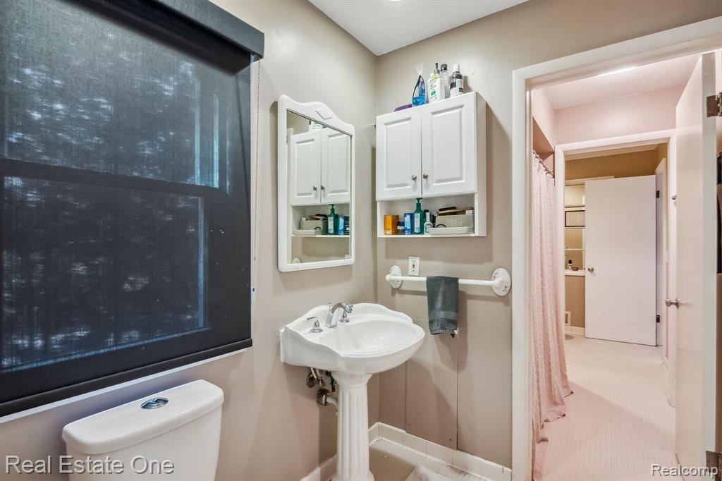 1034 Lake Shore Road Grosse Pointe Shores, MI 48236 - Photo 24 of 43