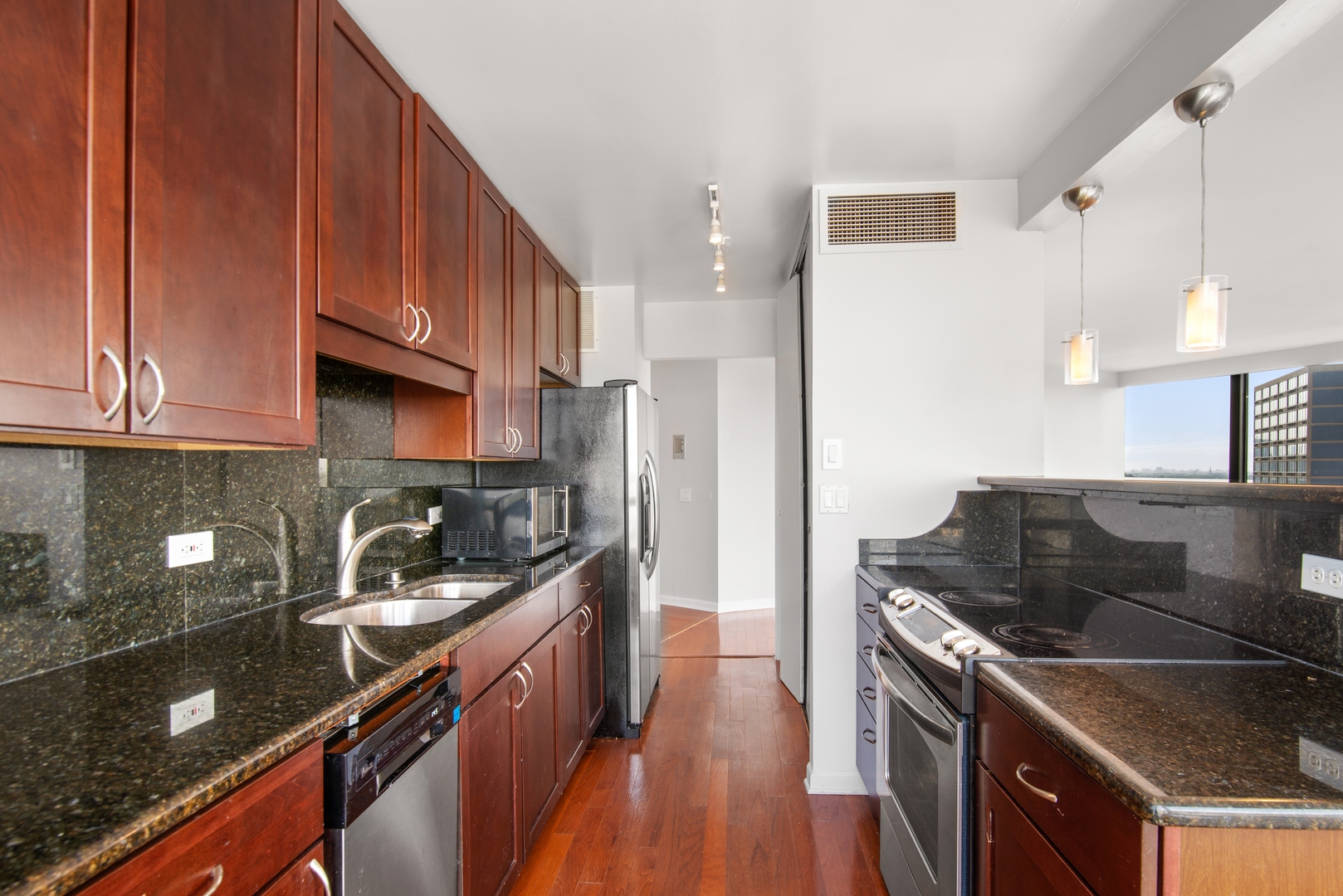 5415 North Sheridan Road, Unit 2111 Chicago, IL 60640 - Photo 5 of 12