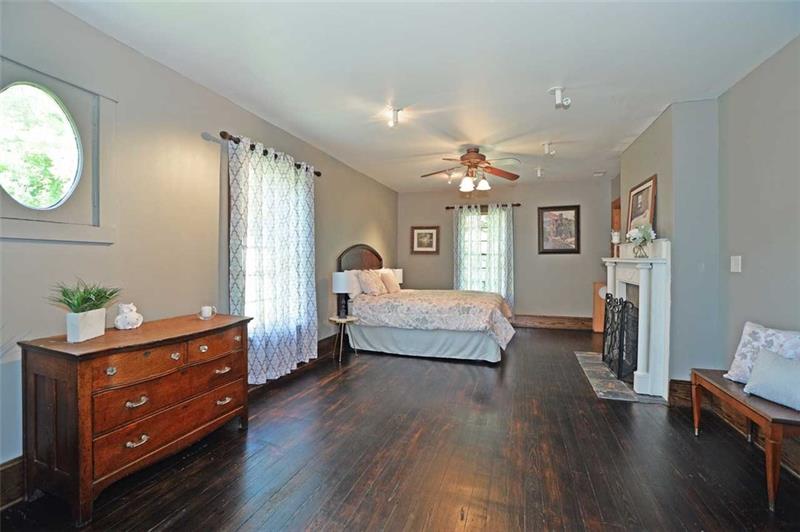 211 Puritan Road Carnegie, PA 15106 - Photo 12 of 25 Gallery Image 12