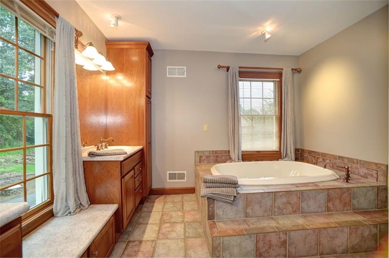 211 Puritan Road Carnegie, PA 15106 - Photo 15 of 25 Gallery Image 15