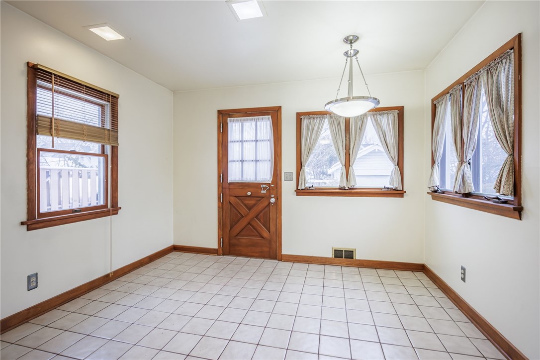 138 Wilsonia Road Rochester, NY 14609 - Photo 22 of 33 BREAKFAST ROOM