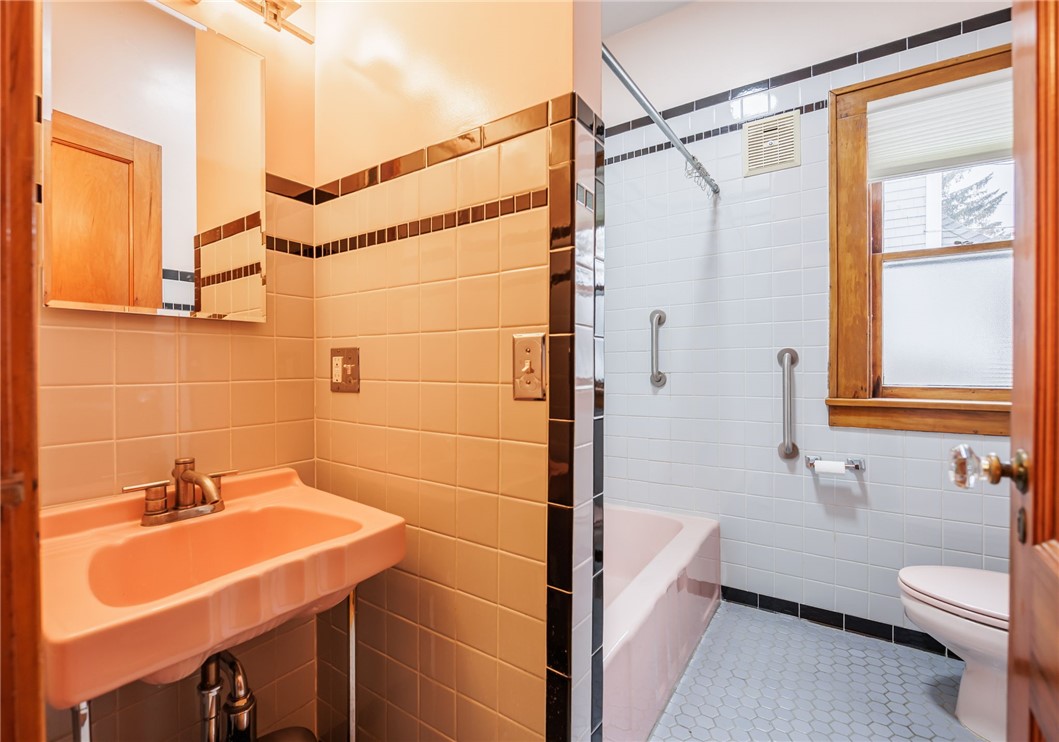 138 Wilsonia Road Rochester, NY 14609 - Photo 24 of 33