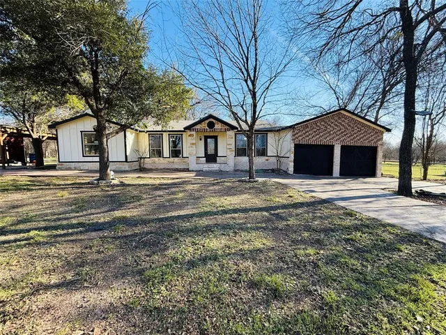 $480,000 | 529 Northwest Private Road 147, Rice, TX 75155
