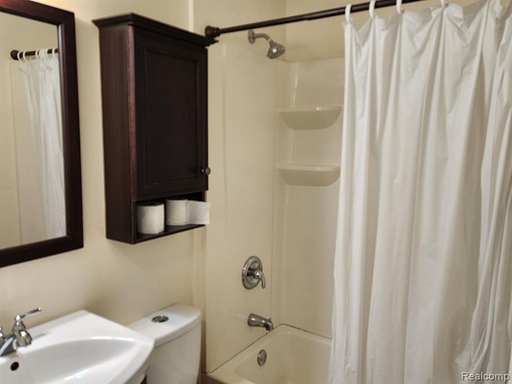 314 Clarkston Road Lake Orion, MI 48362 - Photo 13 of 19