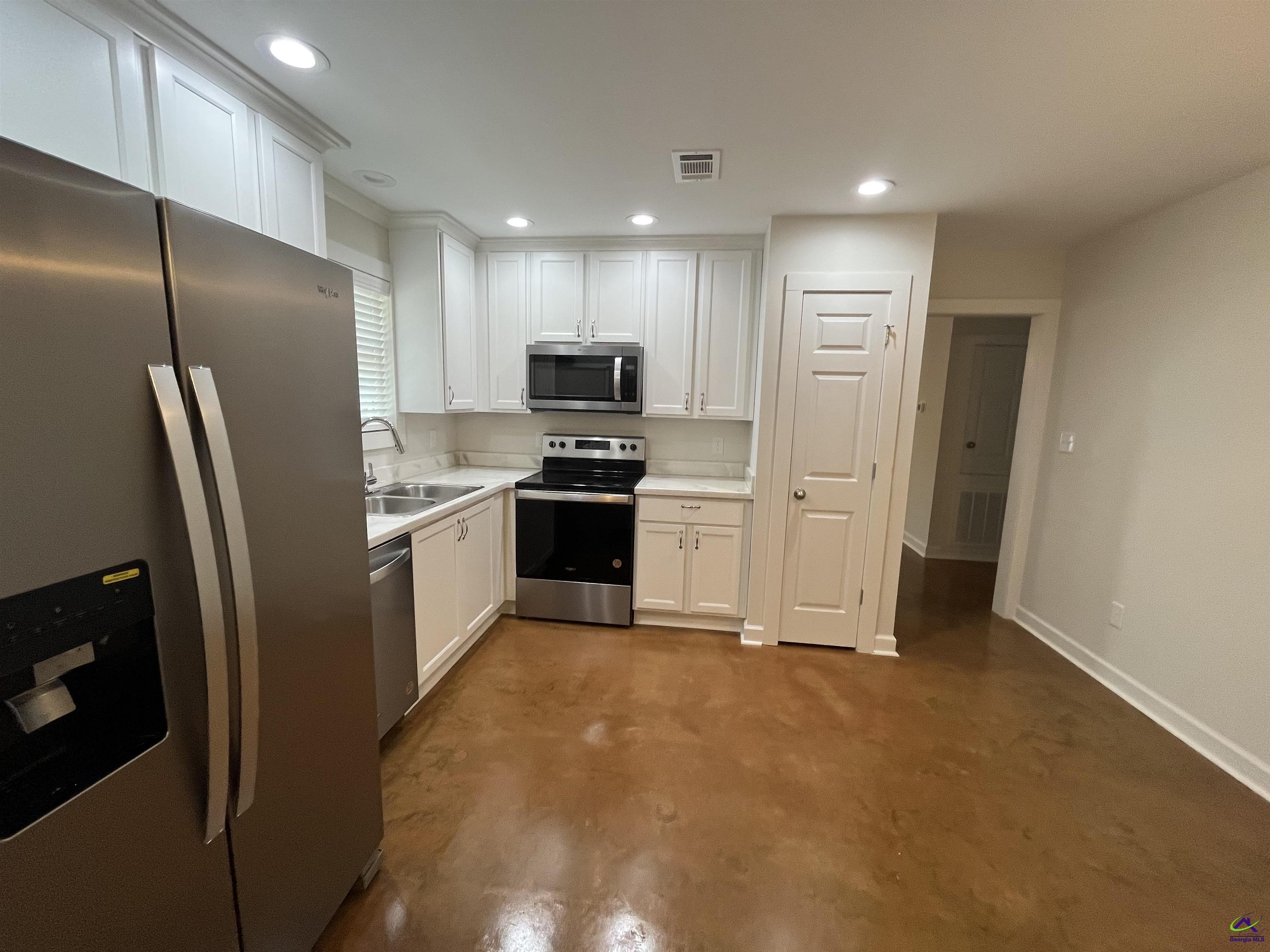 1112 B 3rd Street Perry, GA 31069 - Photo 3 of 11