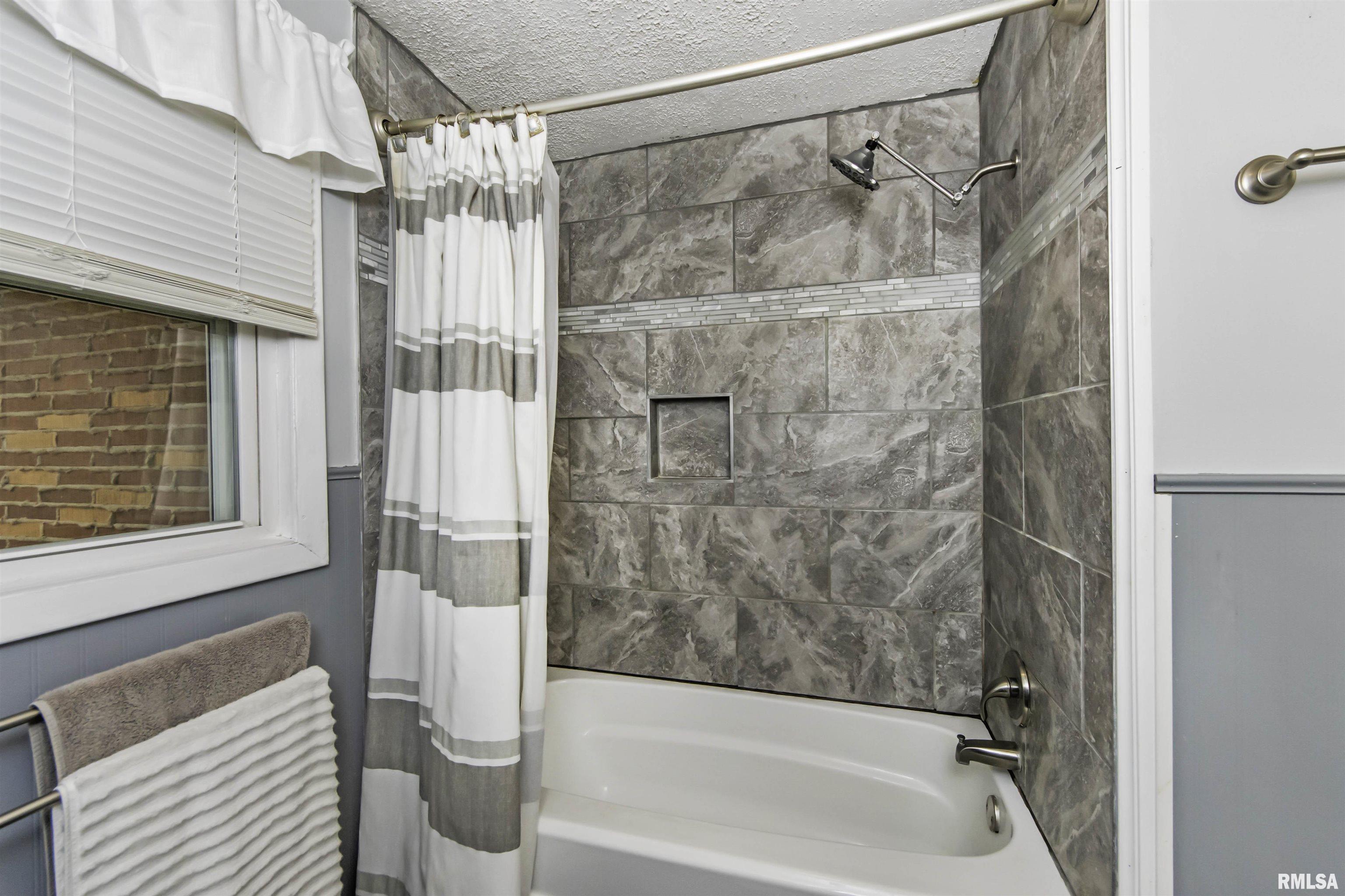 1806 Springfield Road East Peoria, IL 61611 - Photo 23 of 40 Gallery Image 23