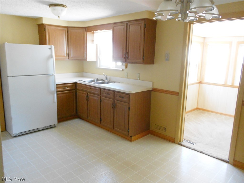 23601 Colbourne Road Euclid, OH 44123 - Photo 6 of 17
