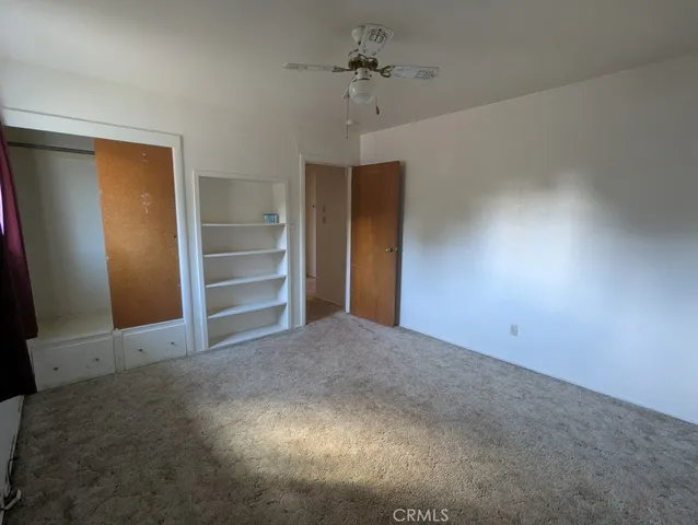 a view of empty room with a ceiling fan