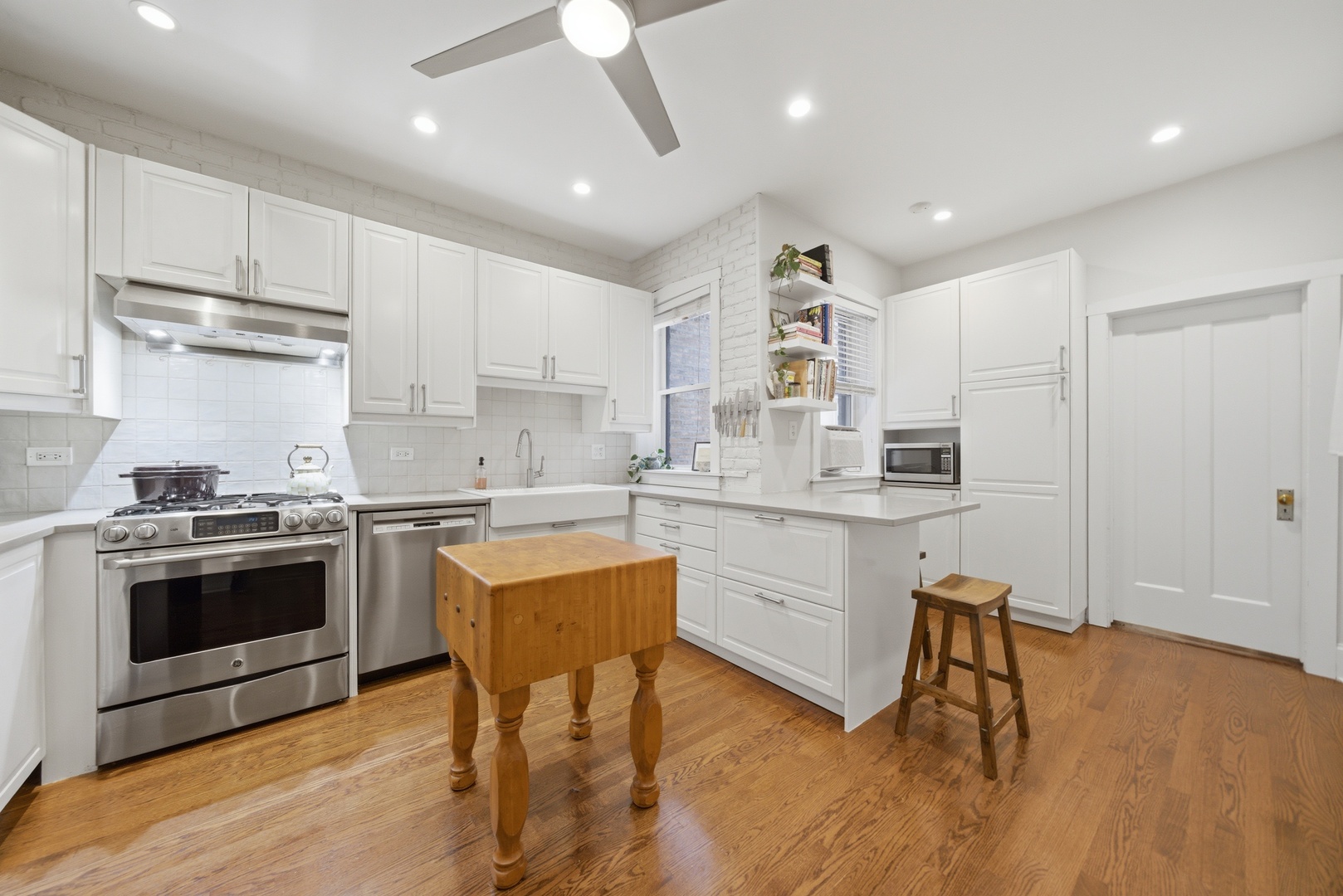 518 West Surf Street, Unit 1 Chicago, IL 60657 - Photo 13 of 41