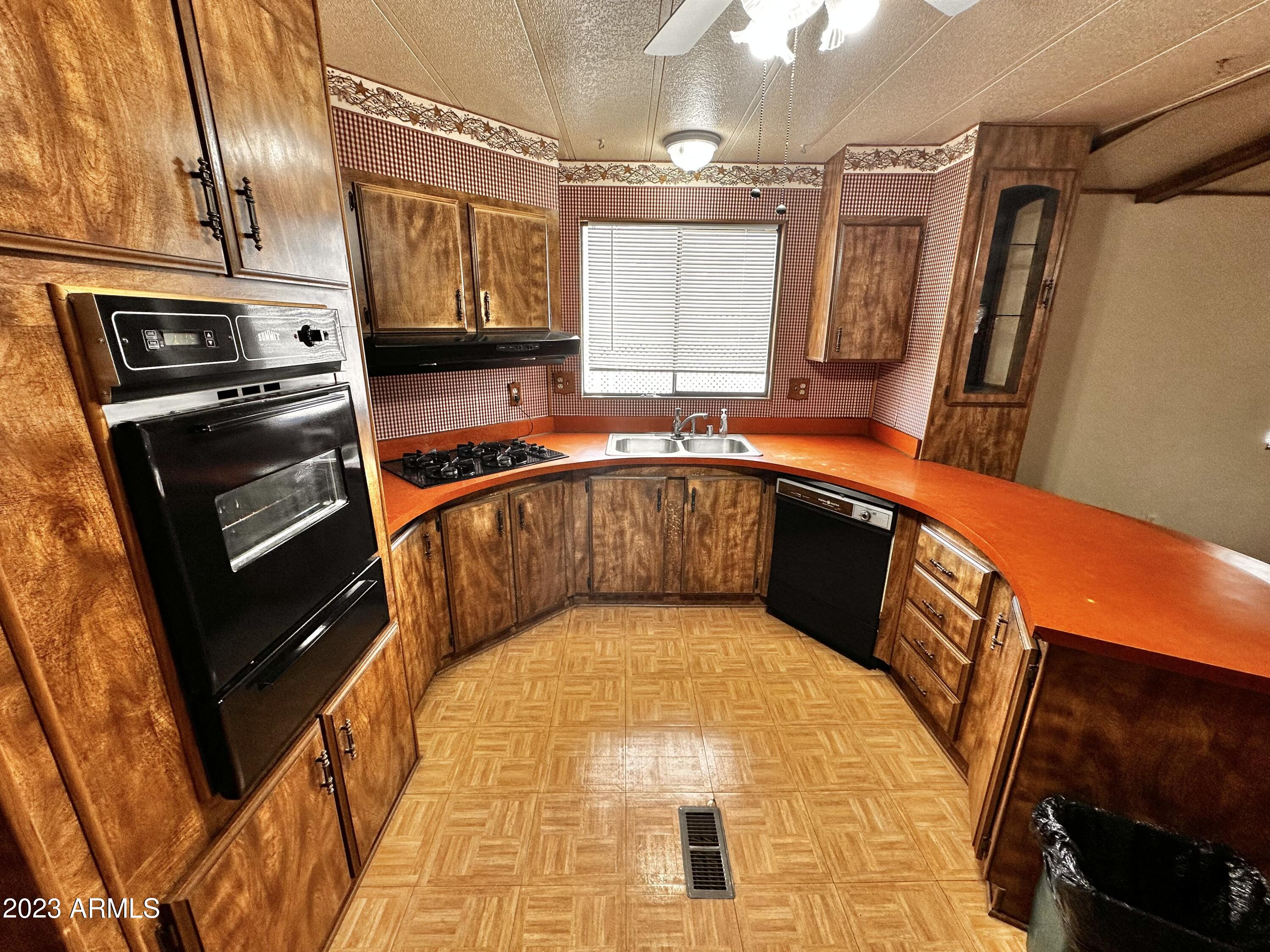 2523 East Contention Mine Road, Unit 25 Phoenix, AZ 85032 - Photo 11 of 31 Kitchen