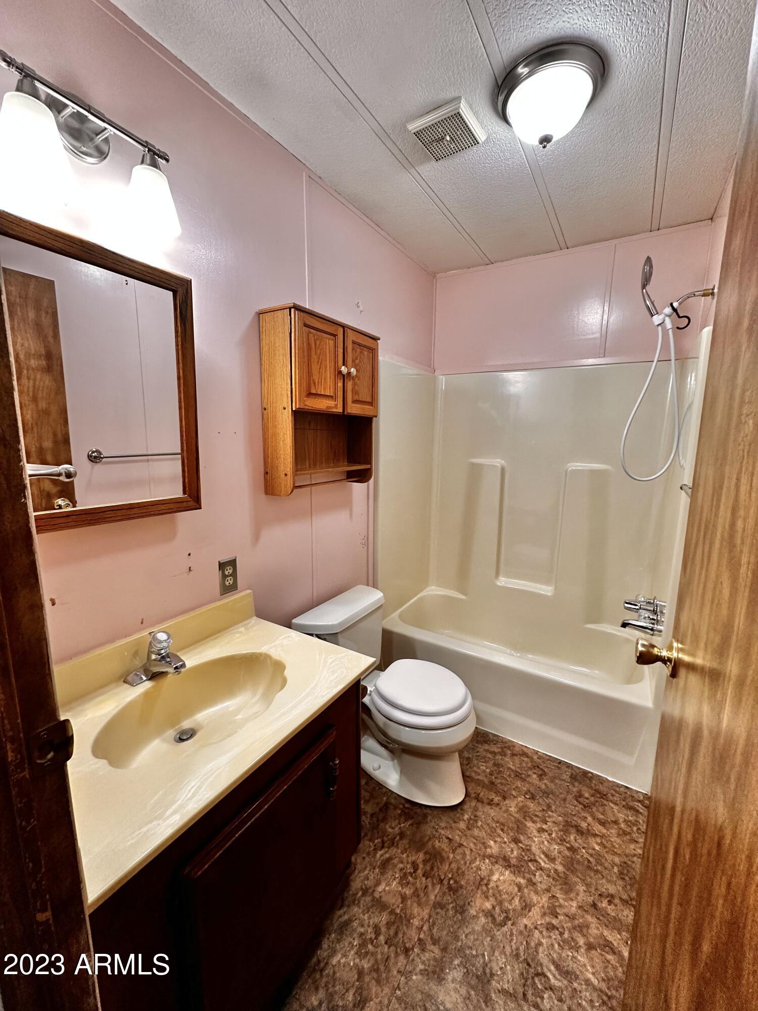 2523 East Contention Mine Road, Unit 25 Phoenix, AZ 85032 - Photo 23 of 31 Bath 2