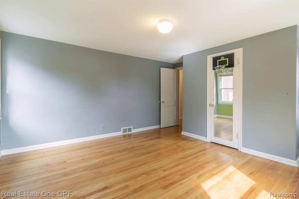 1638 Bournemouth Road Grosse Pointe Woods, MI 48236 - Photo 24 of 31