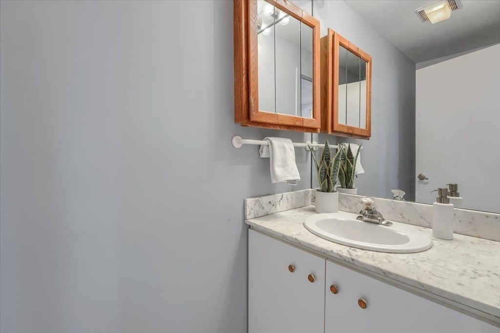 3 Seal Harbor Road, Unit 331 Winthrop, MA 02152 - Photo 7 of 16 Gallery Image 7