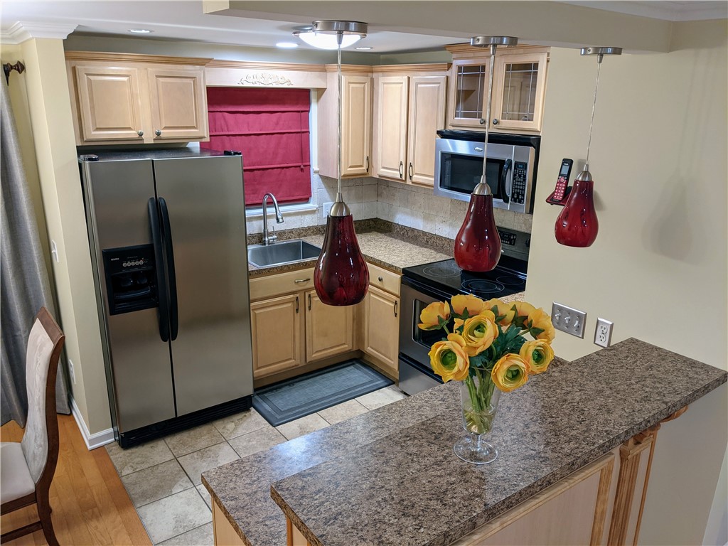 78 Fox Run Gates, NY 14606 - Photo 4 of 42