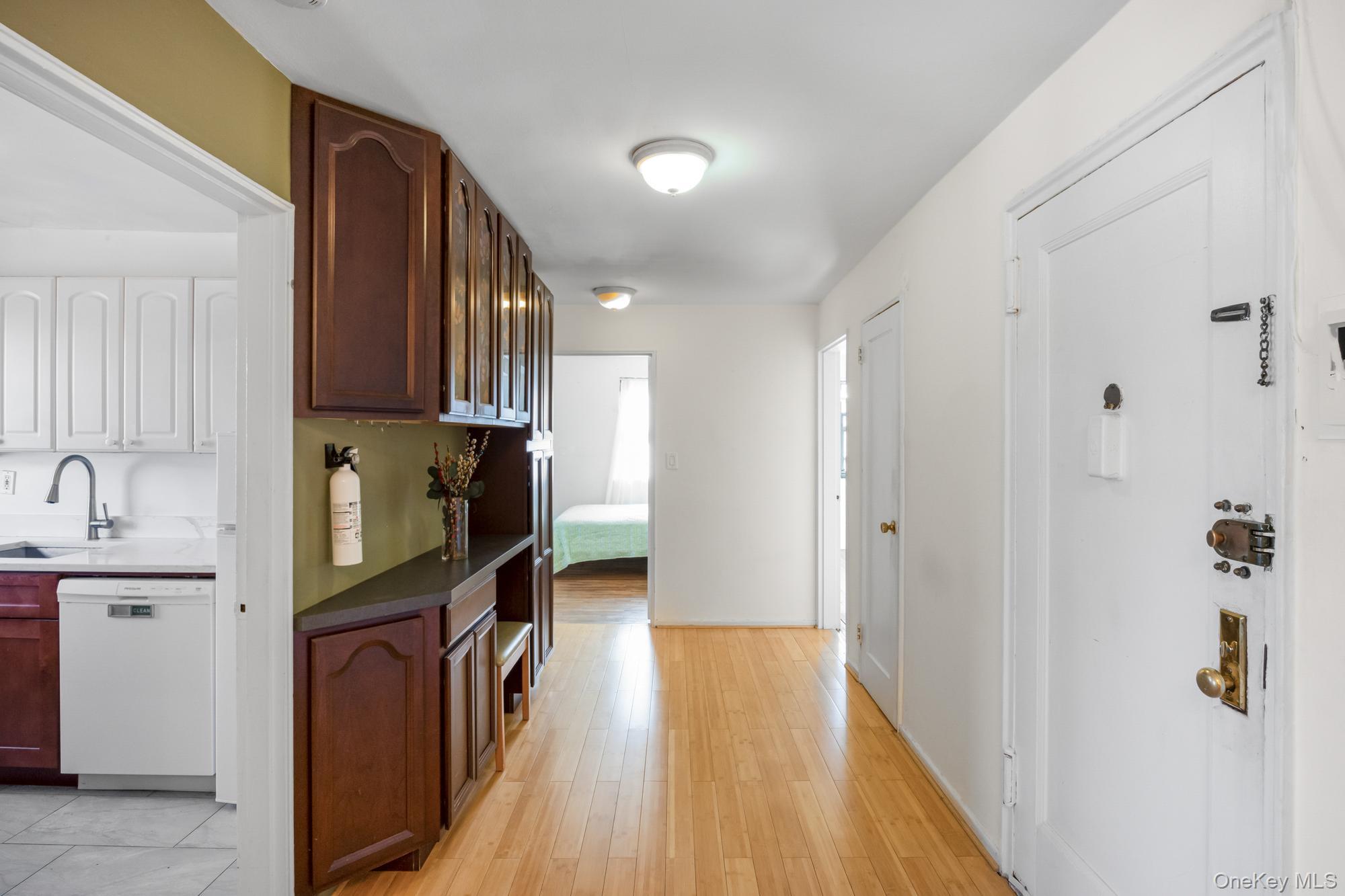 46 Terrace Circle, Unit 3F Great Neck, NY 11021 - Photo 7 of 13