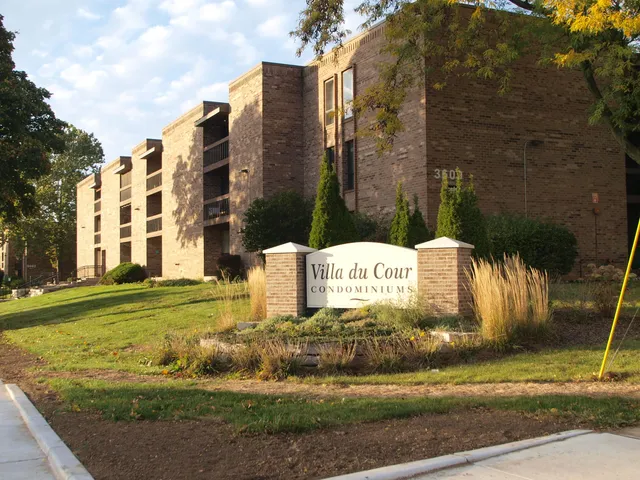 $114,900 | 9002 West Lisbon Avenue, Unit 208, Milwaukee, WI 53222