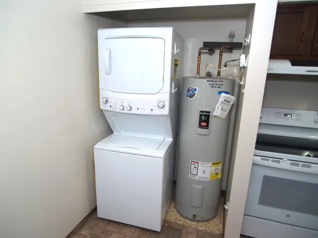 $114,900 | 9002 West Lisbon Avenue, Unit 208, Milwaukee, WI 53222