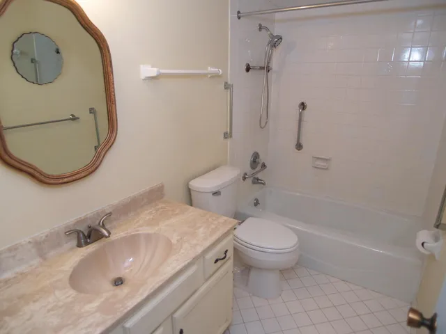 $114,900 | 9002 West Lisbon Avenue, Unit 208, Milwaukee, WI 53222